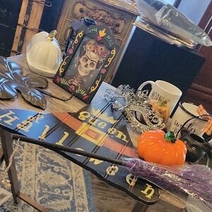 11 Piece Halloween Decor Set with Skull and Pumpkin